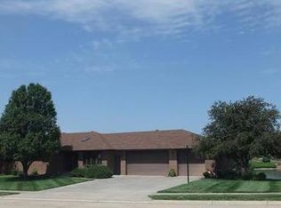 1607 Lake Shore Dr, Beatrice, NE 68310