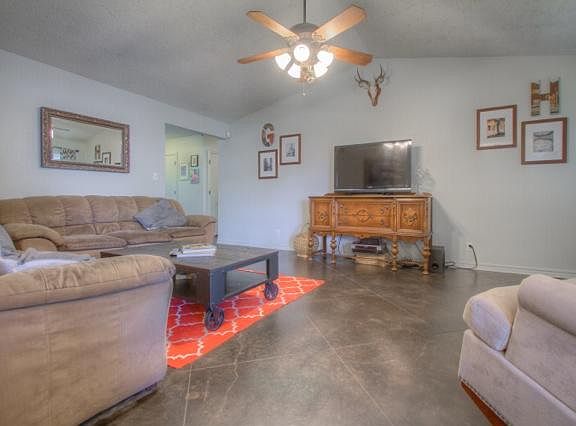 Plenty of wall space for media, book shelves or hanging photos.