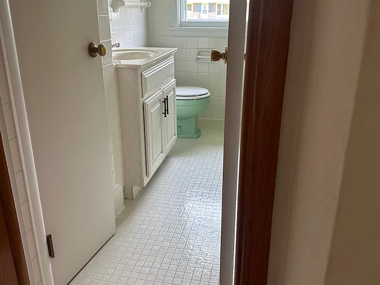 2500 E 7th St — Photo 3