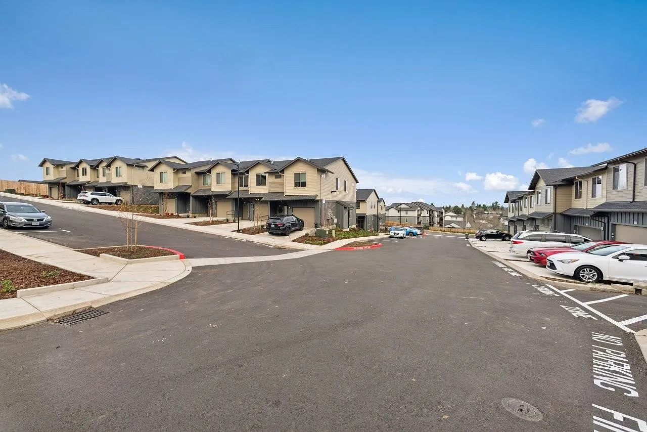 Titan Hill Townhomes — Photo 4