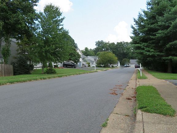 5th image of 66 Dorothy Ln