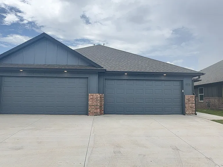 11513 University Dr — Photo 4