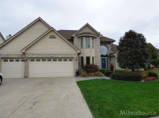 18569 Teresa Dr, Macomb, MI 48044