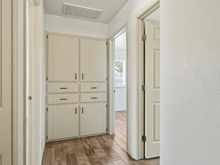 616 SW 23rd St — Photo 23