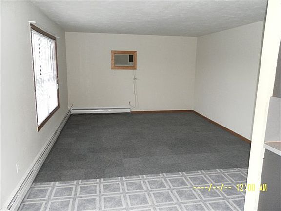 3rd image of 403 Stratford Way APT 1