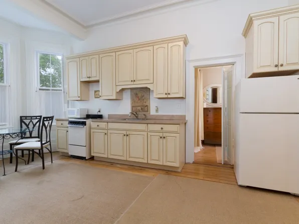 95 Coggeshall Ave, Newport, RI