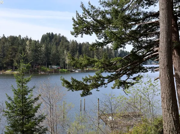 71350 Sunny Cove Rd, Lakeside, OR 97449