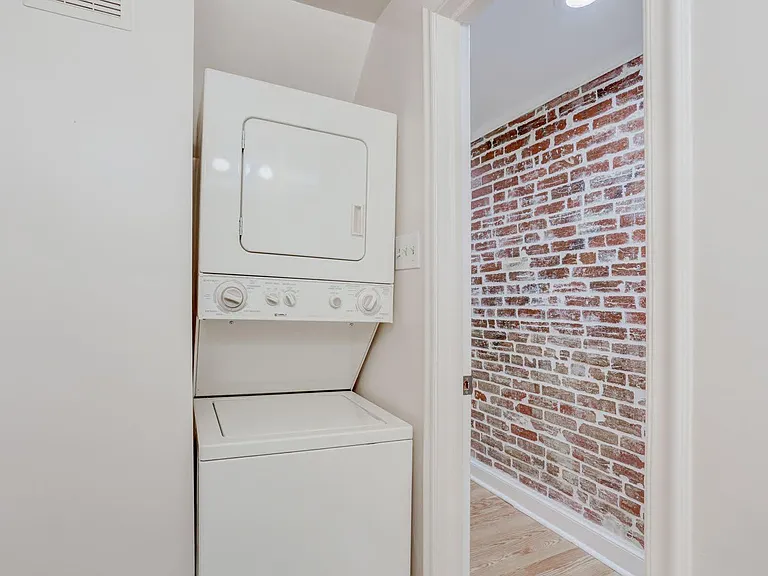 615 10th St NE #B — Photo 12