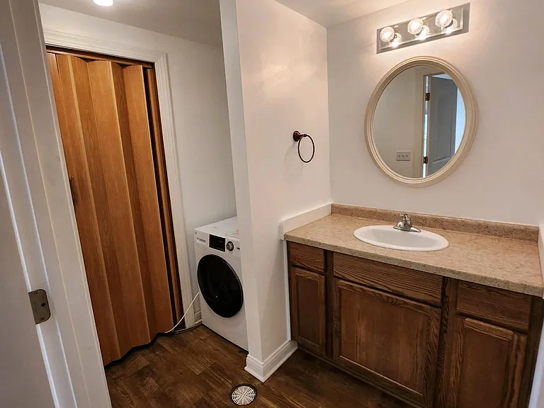 618 Main St #1 — Photo 4