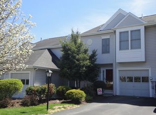 105 Westbrooke Ln, Coraopolis, PA 15108
