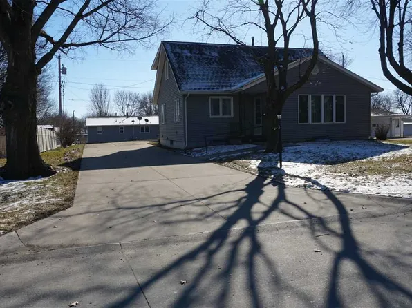 203 E Pioneer Rd, Lone Tree, IA 52755