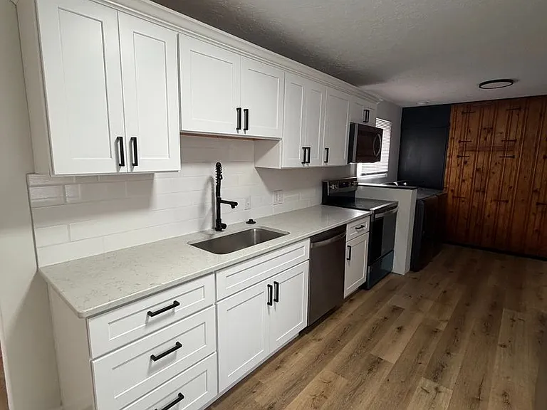 405 E Cowing Dr — Photo 8