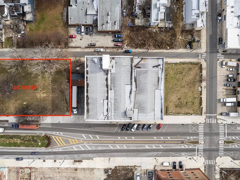 2nd image of 2425 N American St