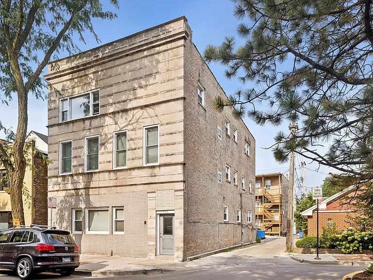 702 S Carpenter St #3 — Photo 1
