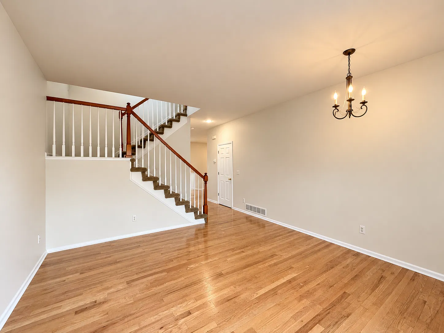 4 bed, 3.5 bath, 1923 sqft, $3,200 — Photo 3