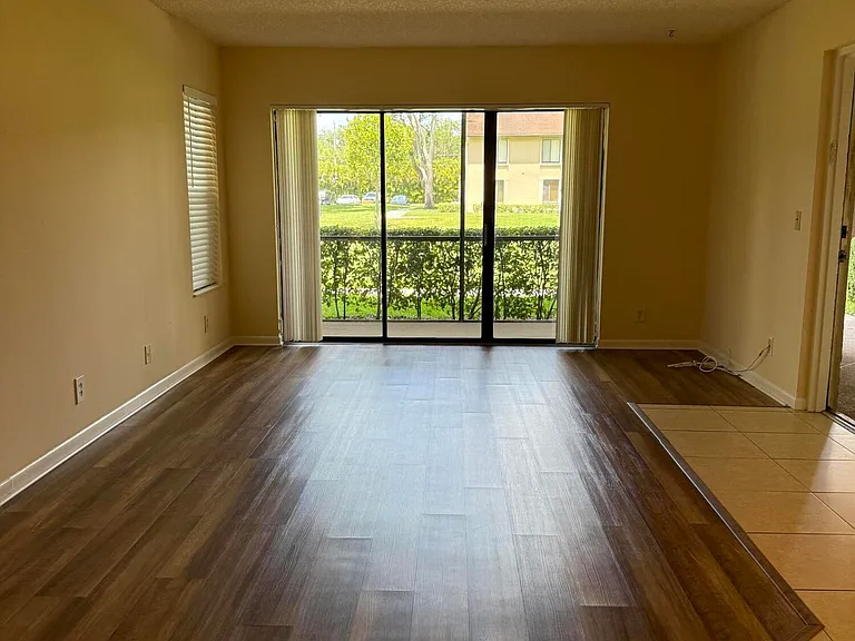718 Sunny Pine Way #B1 — Photo 3