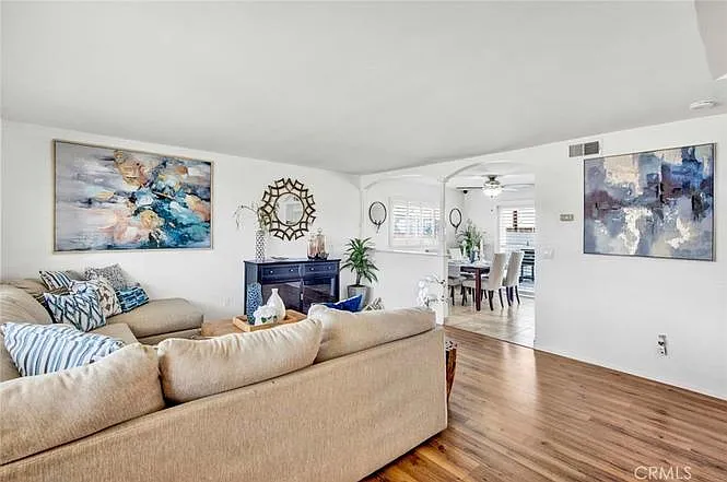 5 bed, 1785 sqft, $4,800 — Photo 2