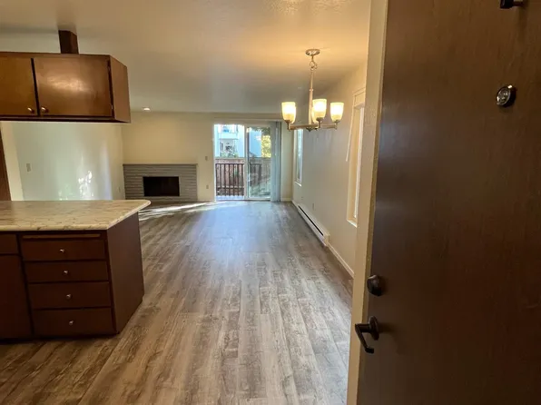 1535 NW 53rd St #1, Seattle, WA 98107