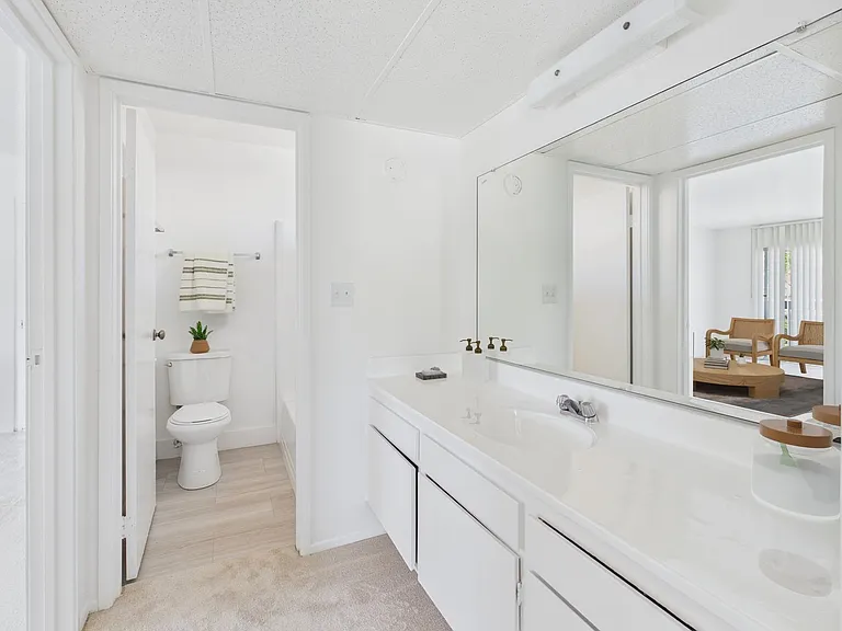 La Cresta Apartments — Photo 12