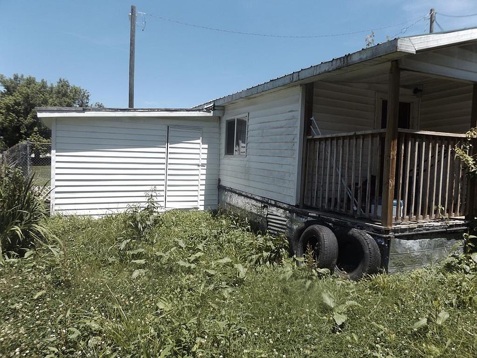 2nd image of 858 Fairlane Dr