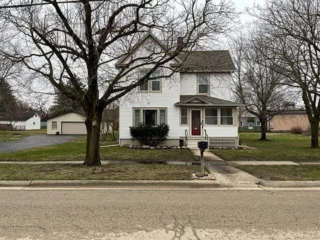 305 Elgin St photo 1