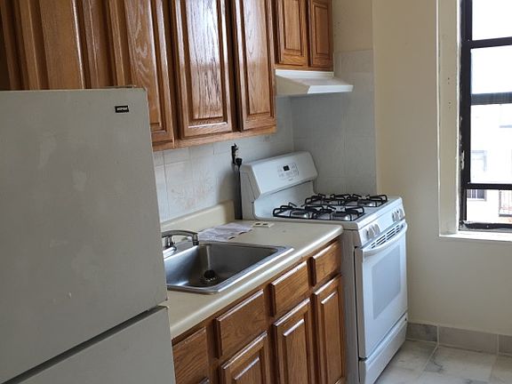 2nd image of 3044 34th St #3A