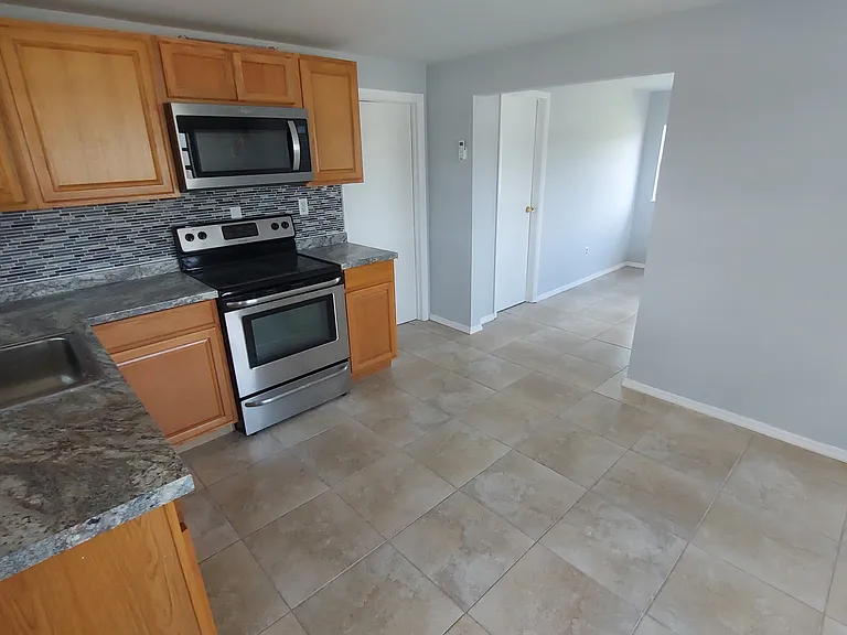 3218 24th St SW — Photo 3