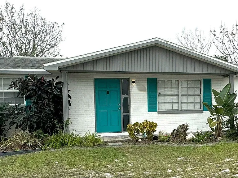 7410 Castanea Dr — Photo 1