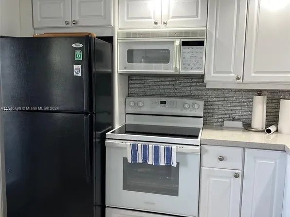 4800 Hillcrest Ln APT 402, Hollywood, FL 33021