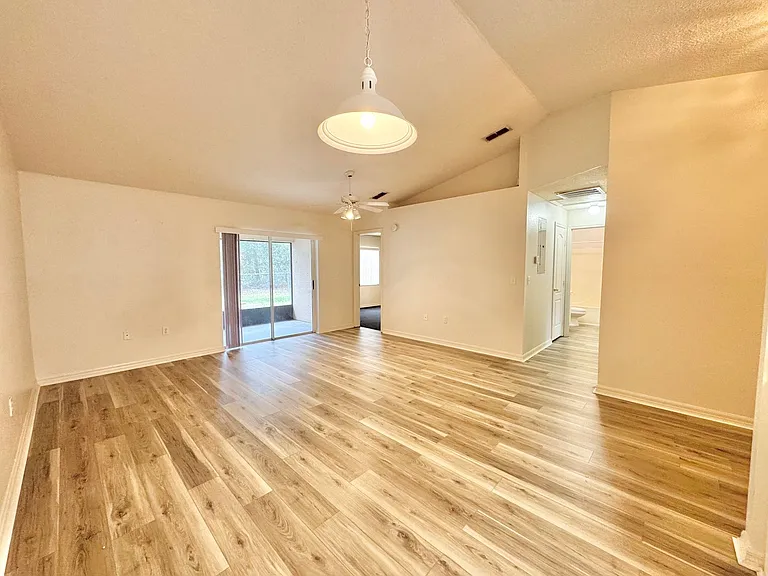 3228 Courtney Dr — Photo 9