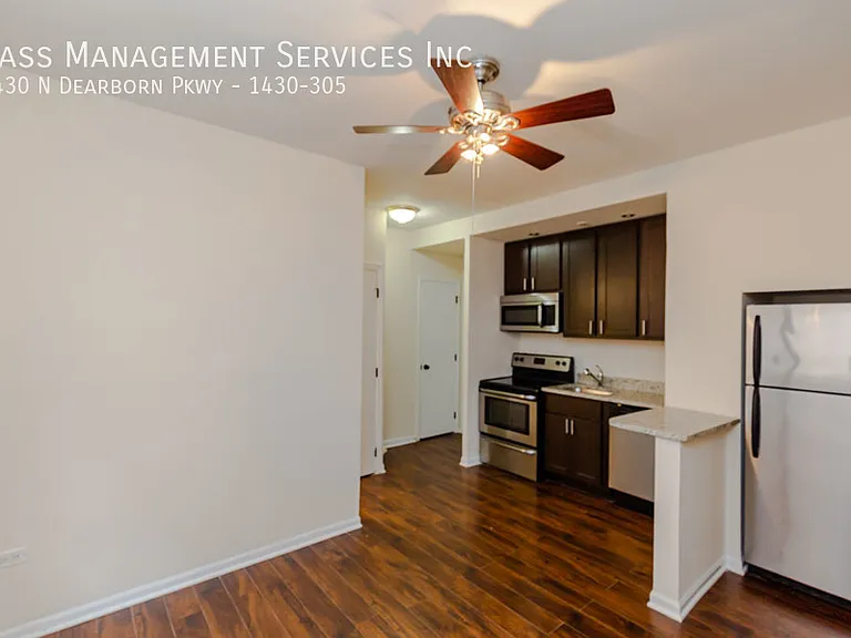 1430 N Dearborn Pkwy — Photo 68
