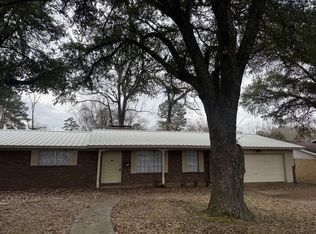 109 Wildwood Dr, Texarkana, TX 75501