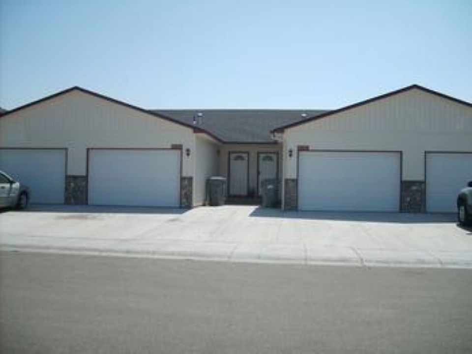 1st image of 915 NW Maggie Ct APT B