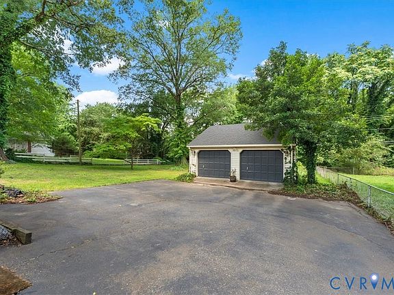 2nd image of 2418 Pineway Dr