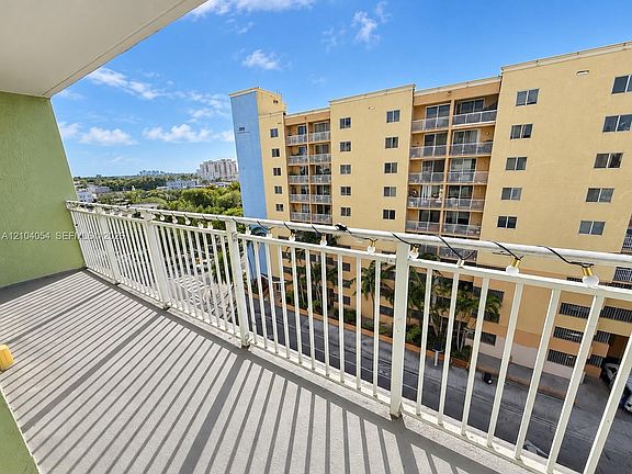 4th image of 219 NW 12th Ave APT 705