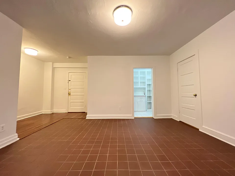 605 N Irving St #8