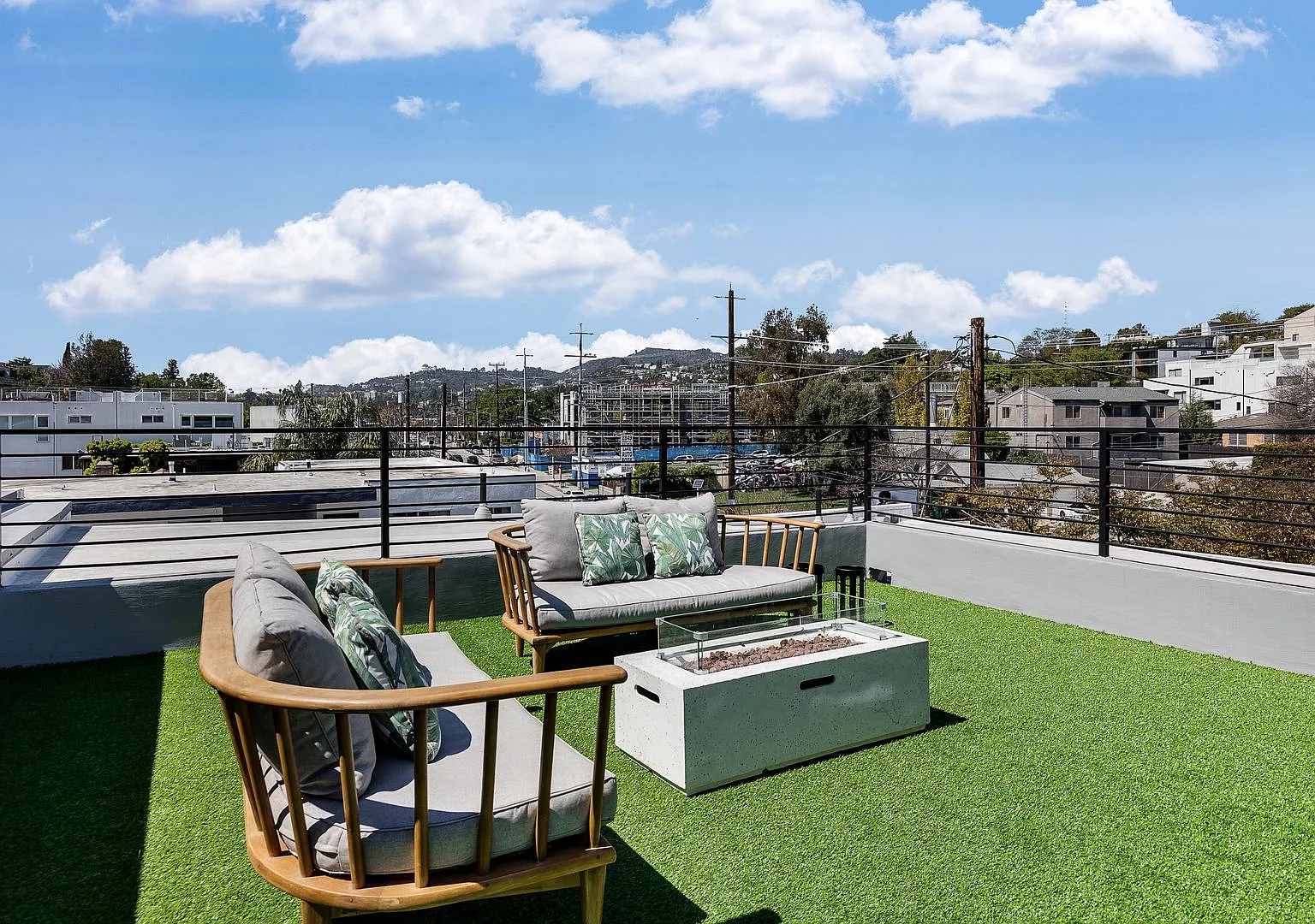 Brand New Luxury 2026 Construction Homes In Silverlake! — Photo 4