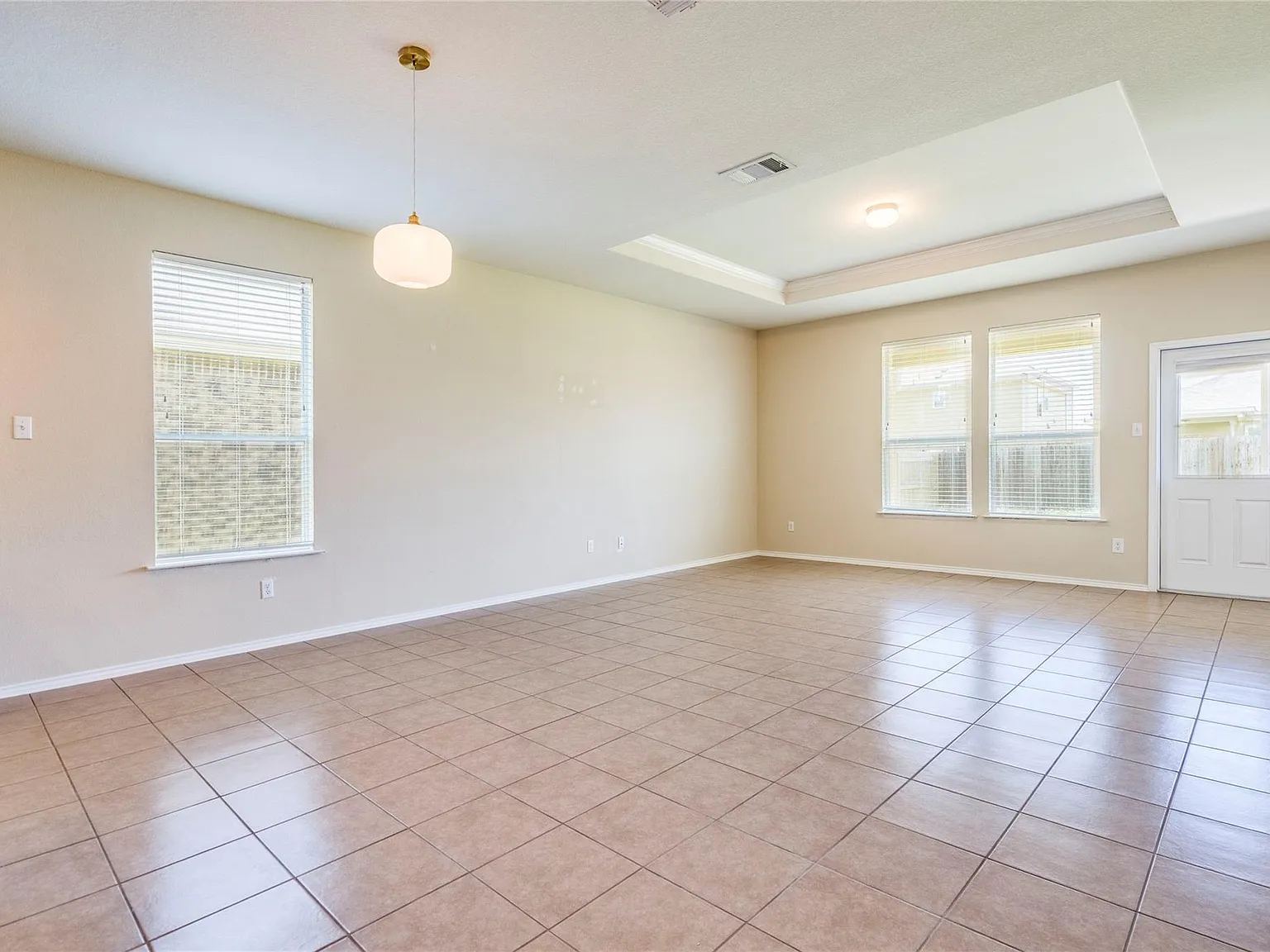 4 bed, 2.0 bath, 1771 sqft, $1,995 — Photo 2