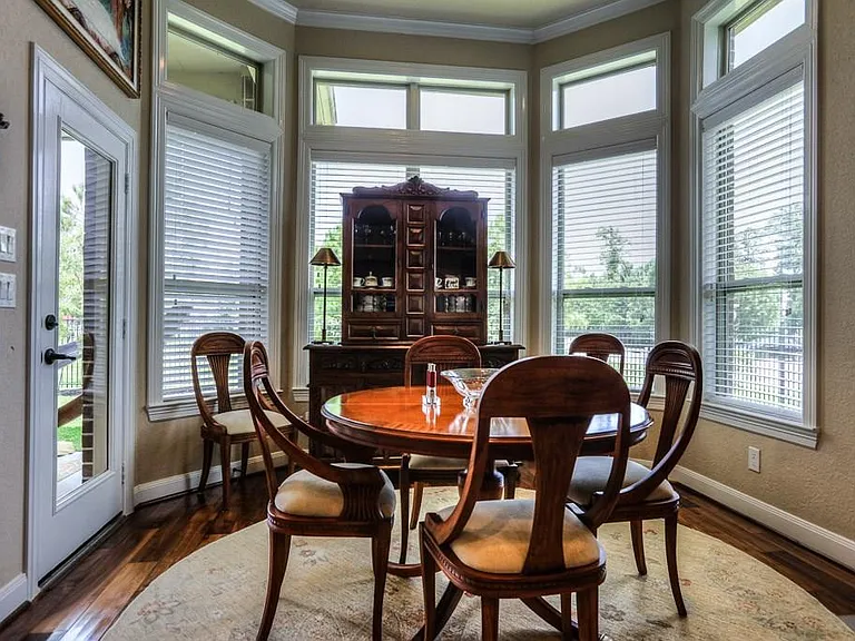 154 W Hullwood Ct — Photo 18