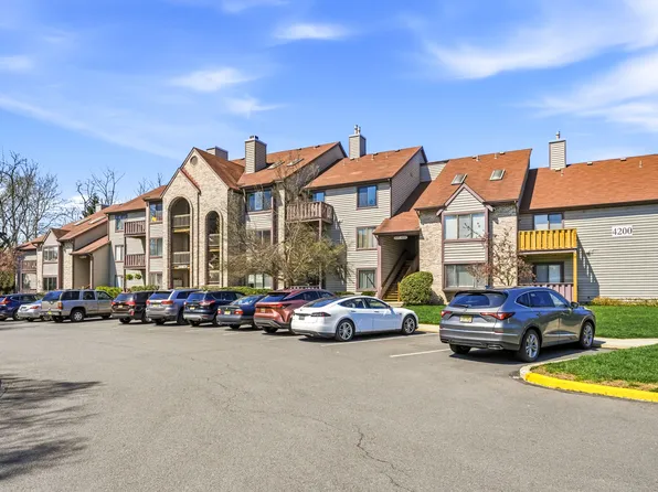 4215C Aberdeen Dr, Mount Laurel, NJ 08054