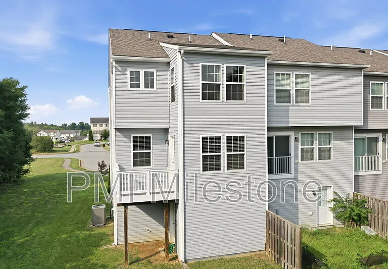 100 Bertelli Ct — Photo 43