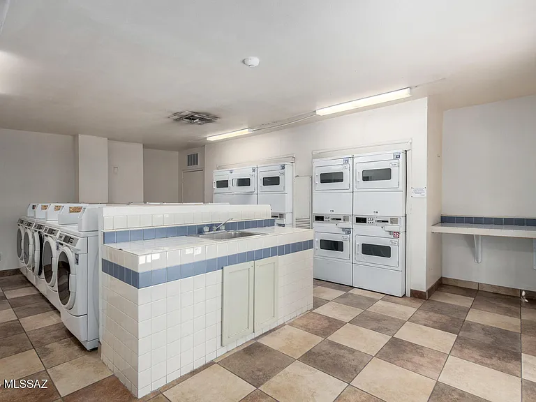 1810 E Blacklidge Dr #123 — Photo 25