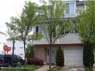 20 Red Cedar Ln, Staten Island, NY 10309