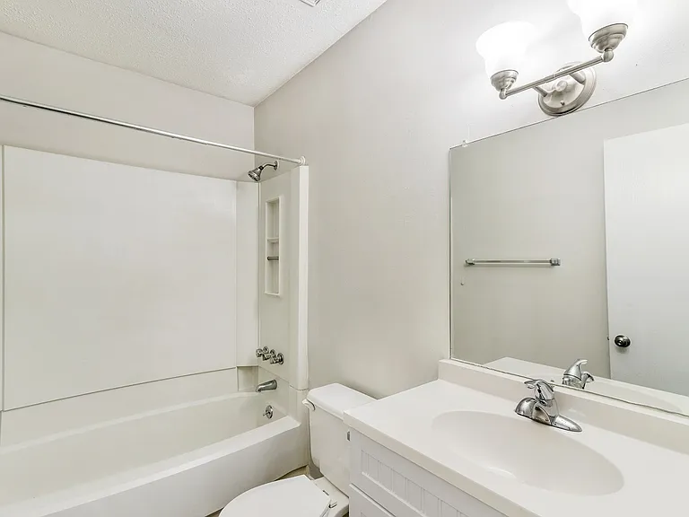 Bradford Place Apartments — Photo 3