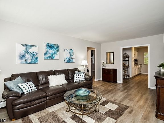 4th image of 54 Park Ave APT 2
