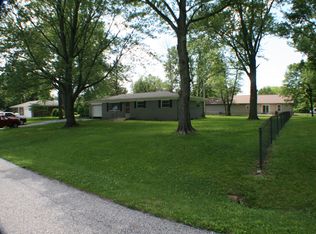 572 Meadow Ln #HOUSE, Zionsville, IN 46077