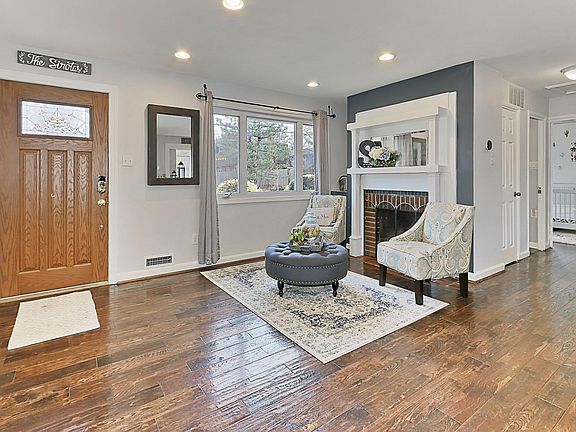 4th image of 415 Rollins St