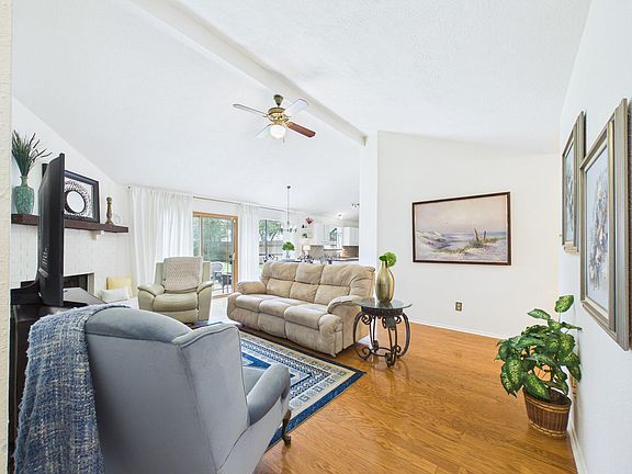 5th image of 4922 Creekview Dr