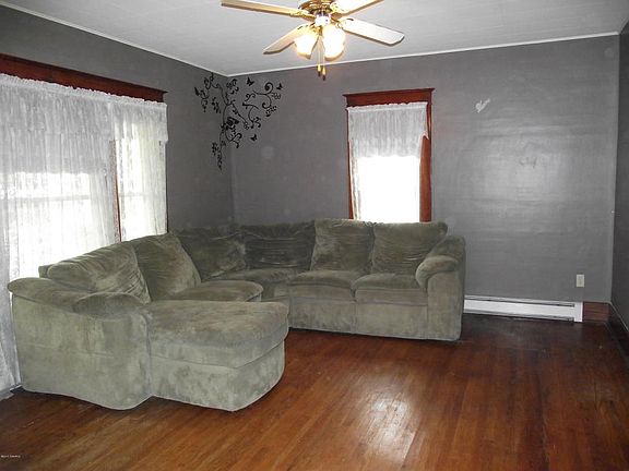 3rd image of 410 N Main St