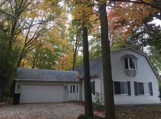 5312 Perrine Rd, Midland, MI 48640